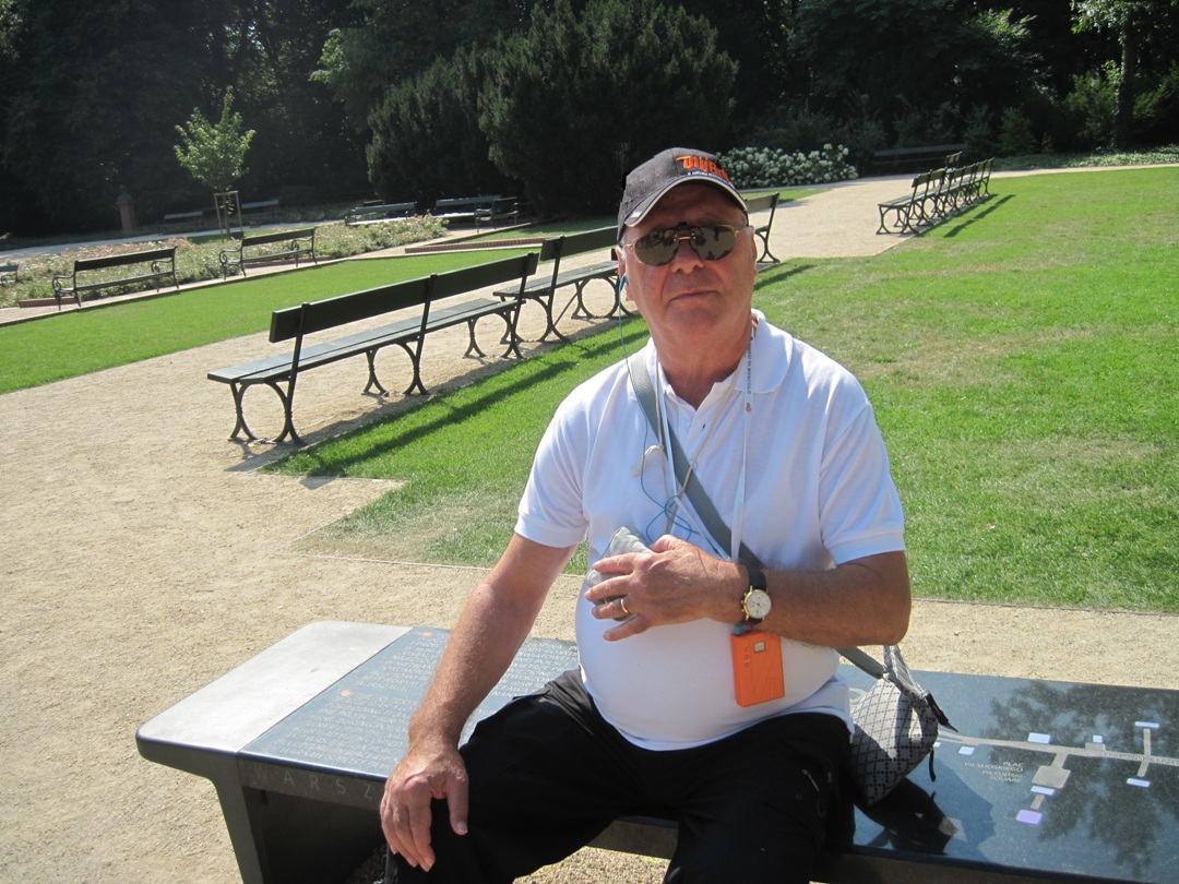 30-Varsavia- Altra foto di mio marito nel parco